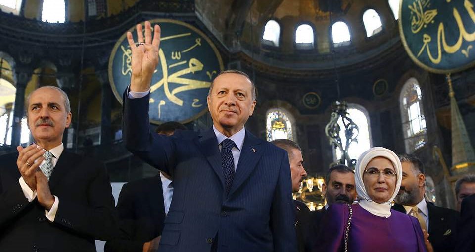 Ρ.Τ.Ερντογάν: «Καταφέραμε να αποκαταστήσουμε την πρέπουσα λειτουργία του τεμένους»