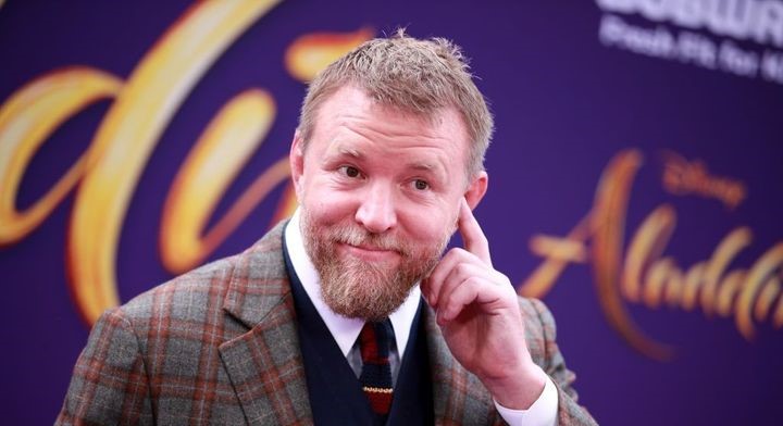 Γκάι Ρίτσι: Tου αφαίρεσαν το δίπλωμα οδήγησης γιατί τον έπιασαν να στέλνει μηνύματα