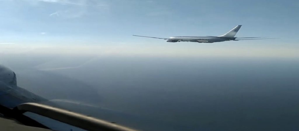 Μαύρη Θάλασσα: Ρωσικό μαχητικό αναχαιτίζει αεροσκάφος αναγνώρισης των ΗΠΑ (βίντεο)