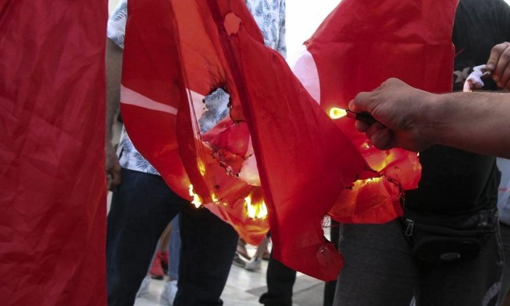 Τουρκικό πρακτορείο Anadolu: «Το ελληνικό ΥΠΕΞ καταδίκασε το κάψιμο της τουρκικής σημαίας»