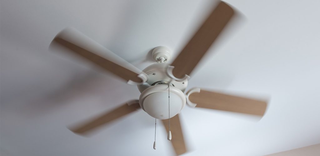 Πάτρα: Ανεμιστήρας κατέρρευσε και παραλίγο να κόψει τον λαιμό εργαζόμενης