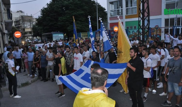 Διαδήλωση στην Κομοτηνή κατά του τουρκικού προξενείου υπό την επίβλεψη της αστυνομίας