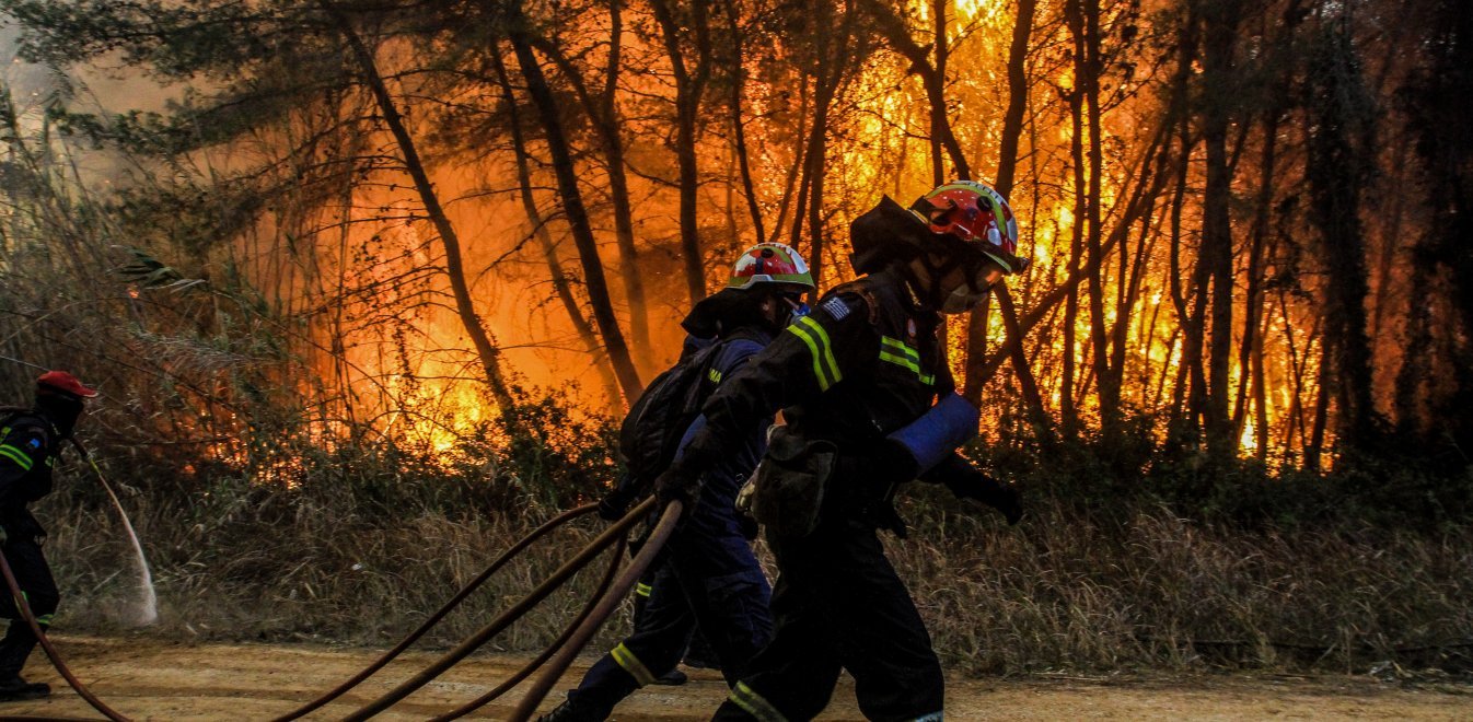 Πυροσβεστική Υπηρεσία: Συνεχίζεται η «μάχη» με τις φλόγες σε Κεχριές και Αρχαία Ολυμπία