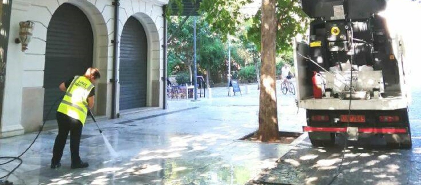 Δήμος Αθηναίων: Δράσεις καθαριότητας στην Πλάκα (φώτο)