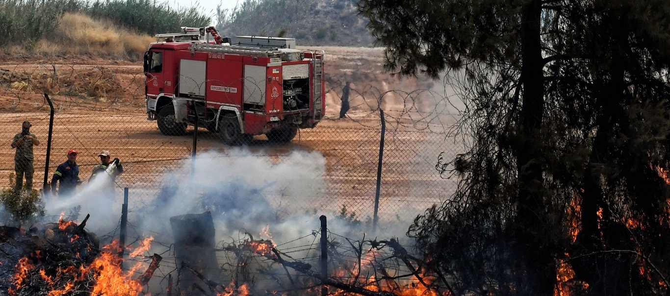 Υπό ύφεση η πυρκαγιά στην Κεφαλονιά – Εκκενώθηκε ο οικισμός Δοριζάτα (βίντεο)