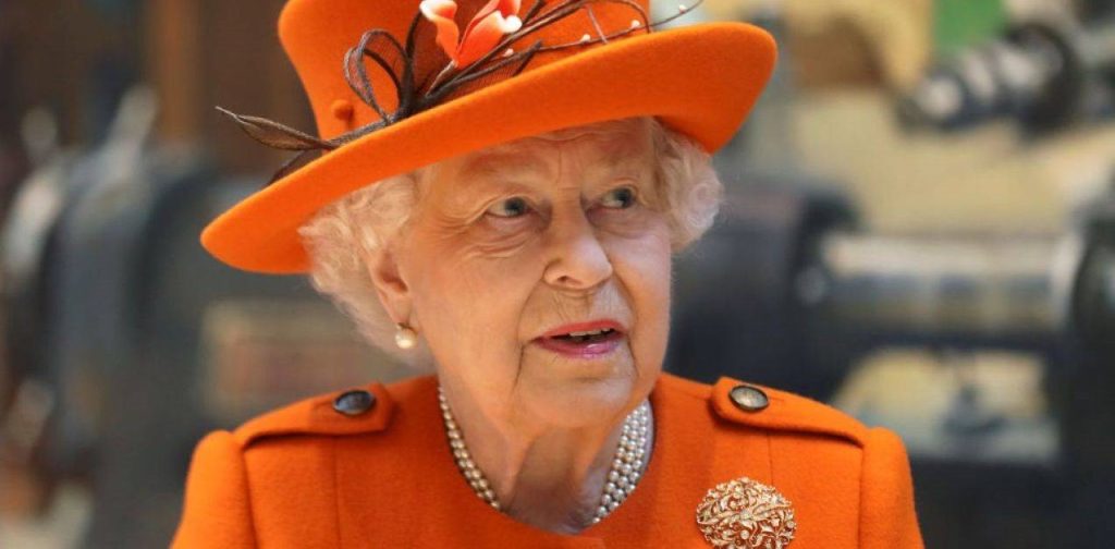 Bασίλισσα Ελισάβετ: Στην παρουσίαση του νέου της πορτρέτου (φωτό)