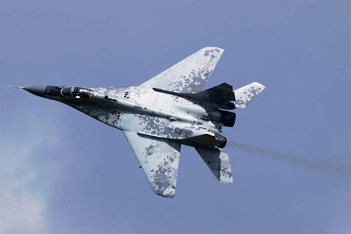 Επίδειξη δύναμης από Χ.Χαφτάρ: MiG-29 πέταξαν πάνω από την Σύρτη