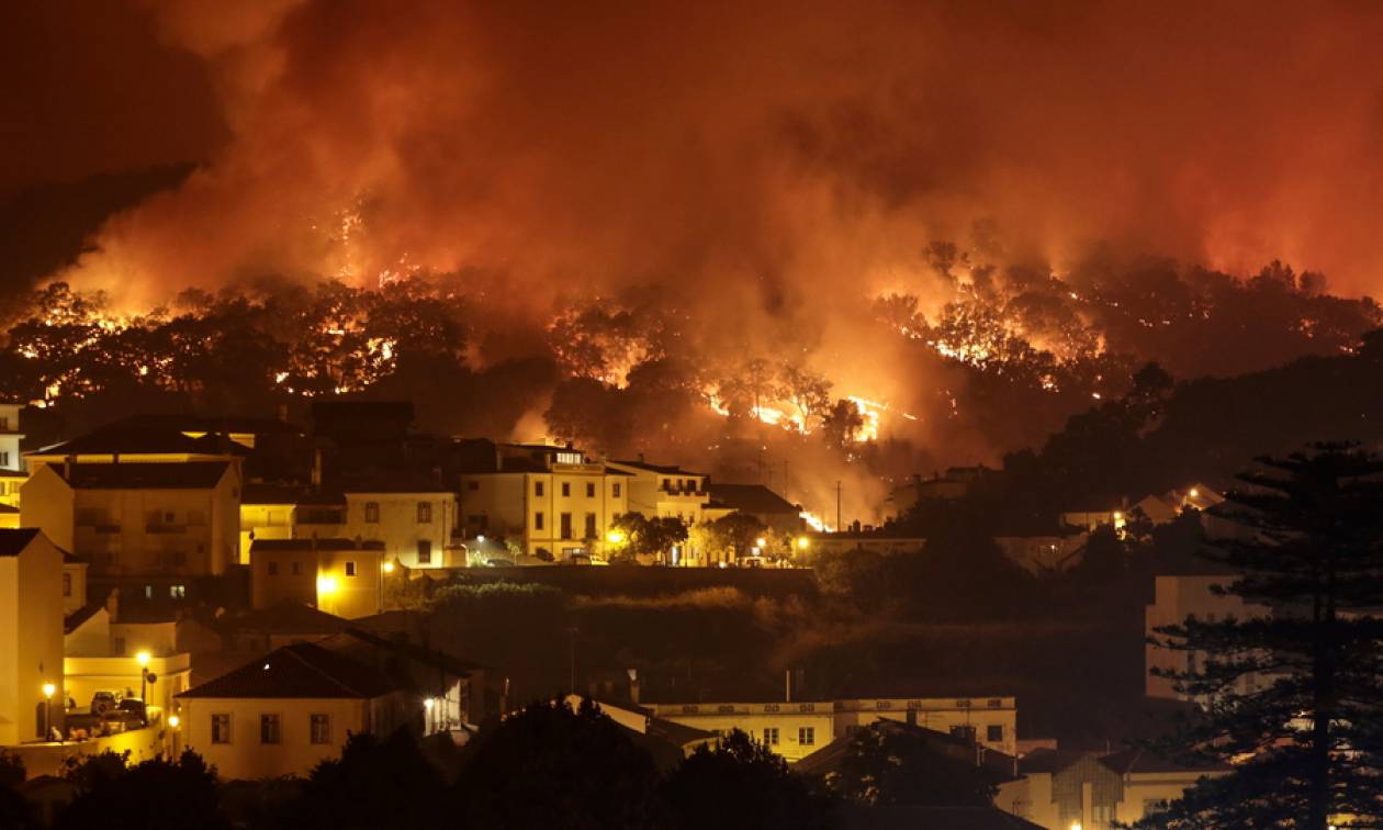 Μεγάλη πυρκαγιά στην Πορτογαλία: Εκκενώθηκαν σπίτια – Ένας νεκρός πυροσβέστης (βίντεο-φωτο)