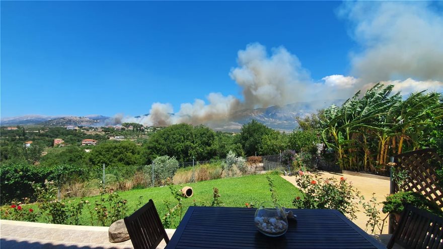 Φωτιά στις Κεραμειές Κεφαλλονιάς: Ενισχύονται οι πυροσβεστικές δυνάμεις (βίντεο-φωτο)