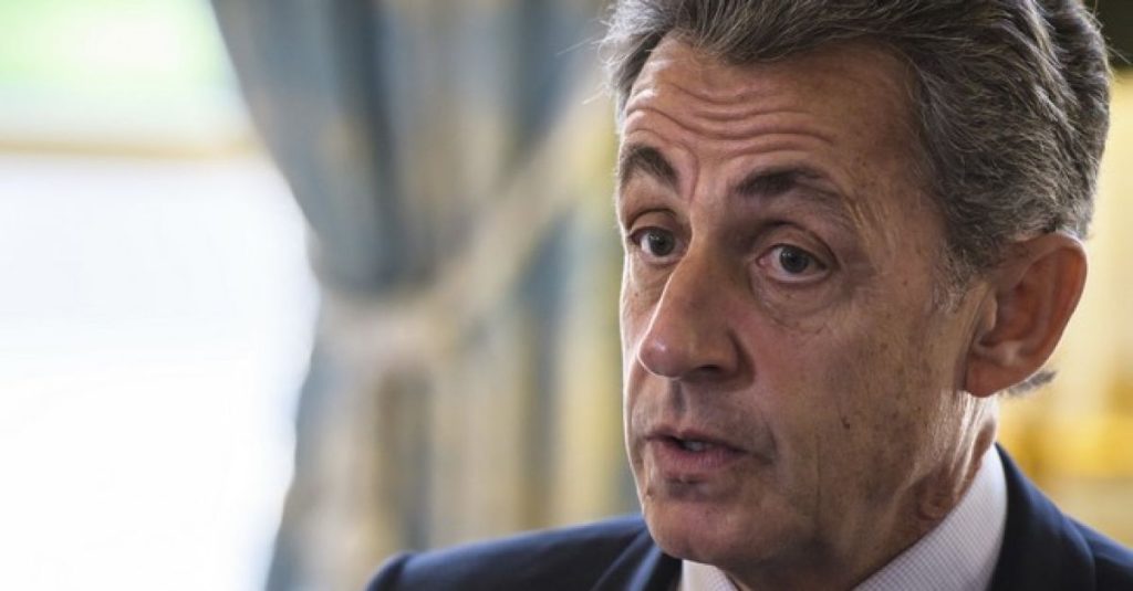 Νέες αποκαλύψεις Σαρκοζί: «Έτρεμα πριν συναντήσω την βασίλισσα Ελισάβετ»