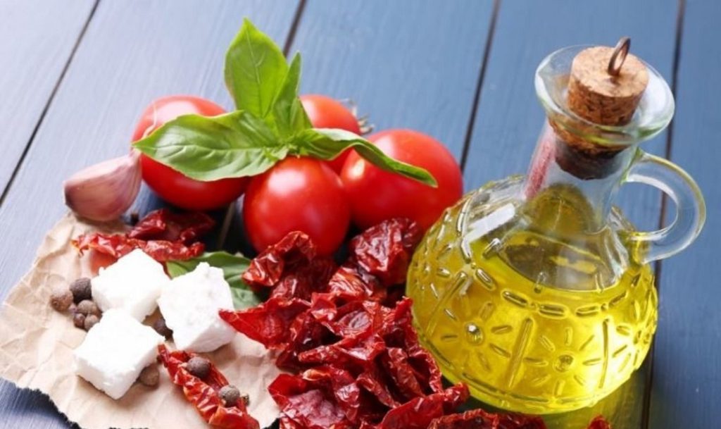 Δείτε γιατί πρέπει να καταναλώνετε ντομάτα με ελαιόλαδο
