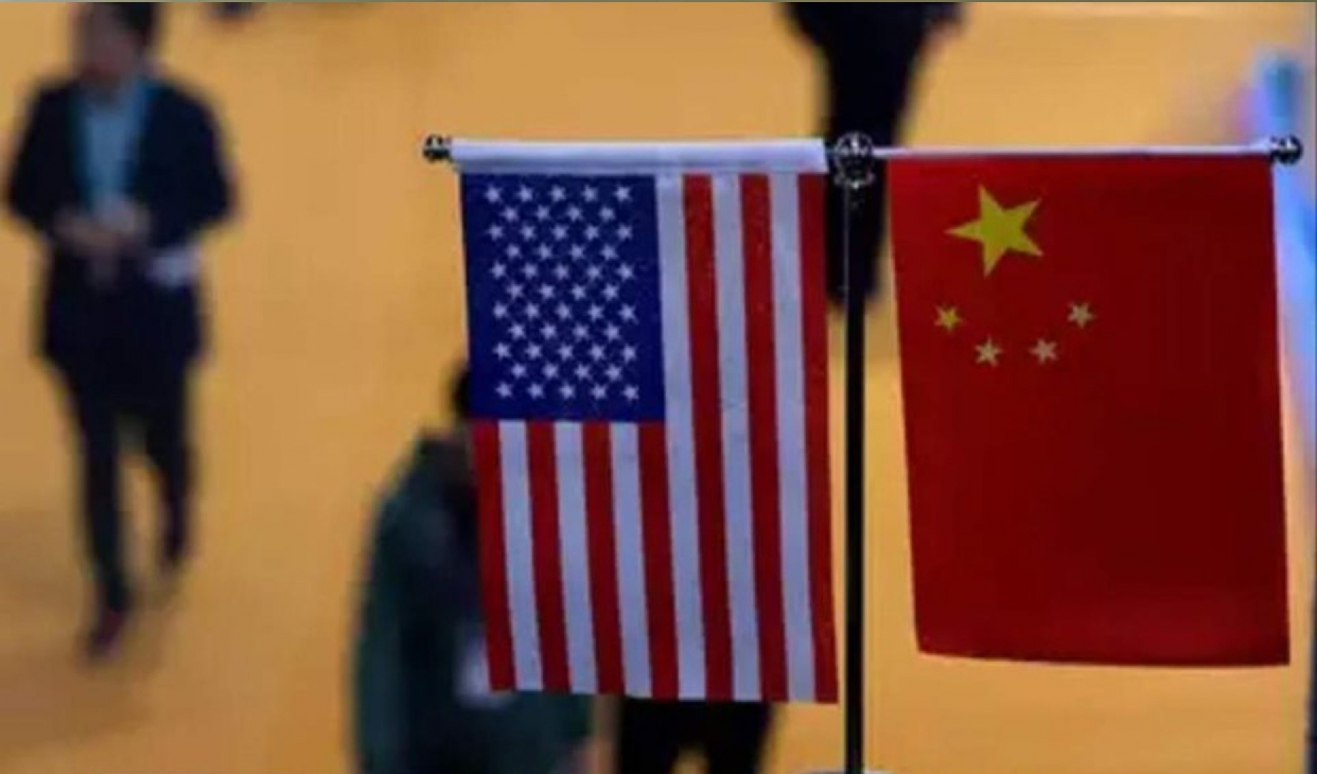 Κίνα: Yπεστάλη η αμερικανική σημαία από το προξενείο των ΗΠΑ στην Τσενγκντού (βίντεο)