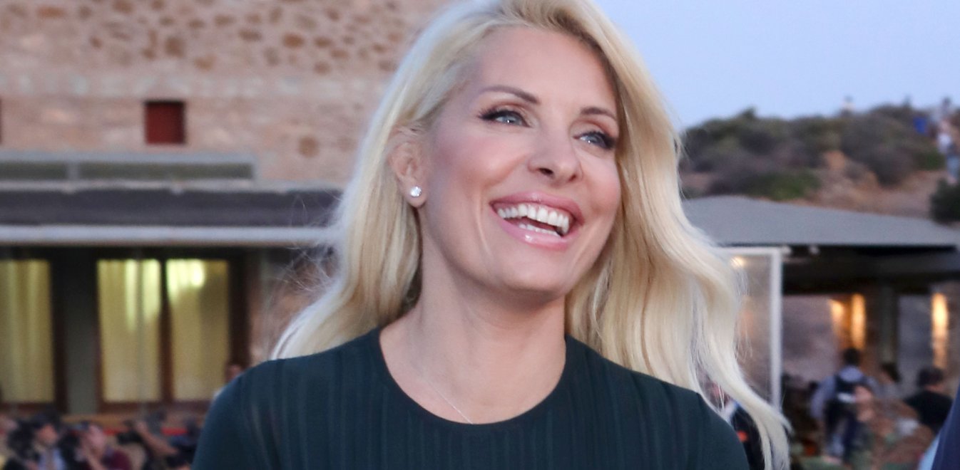 Σε μοναστήρι της Άνδρου η Ε.Μενεγάκη με τον Μ.Παντζόπουλο και τη μητέρα της (φώτο)