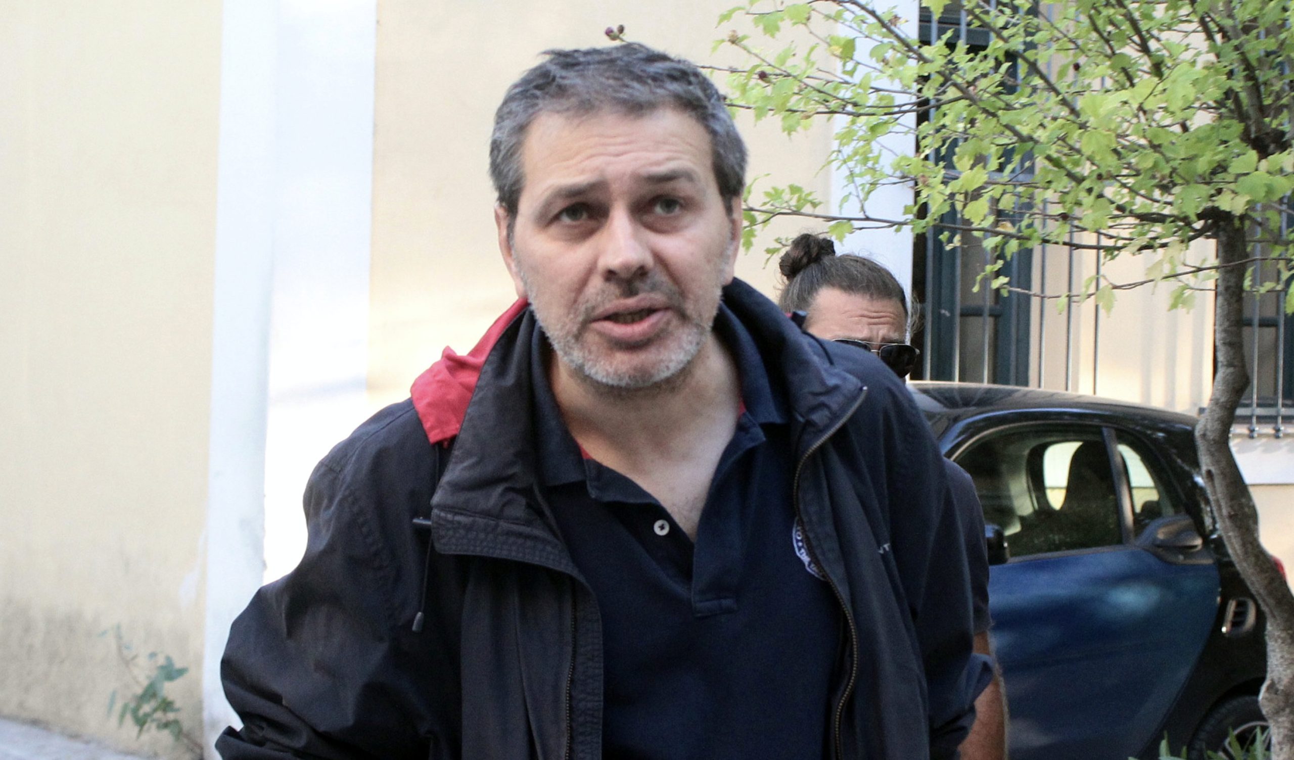 Δολοφονική επίθεση κατά του Στέφανου Χίου – Τον πυροβόλησαν 2 φορές – Στο νοσοκομείο ο δημοσιογράφος (σκληρή φωτό) (upd)