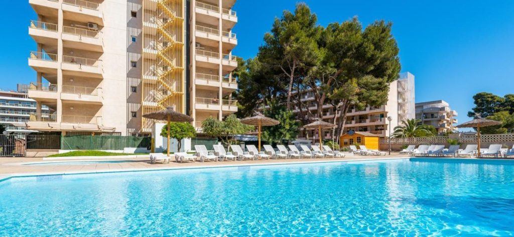 Ισπανοί ξενοδόχοι εμφανίζονται διατεθειμένοι να πληρώσουν τεστ κορωνοϊού για τους Άγγλους τουρίστες