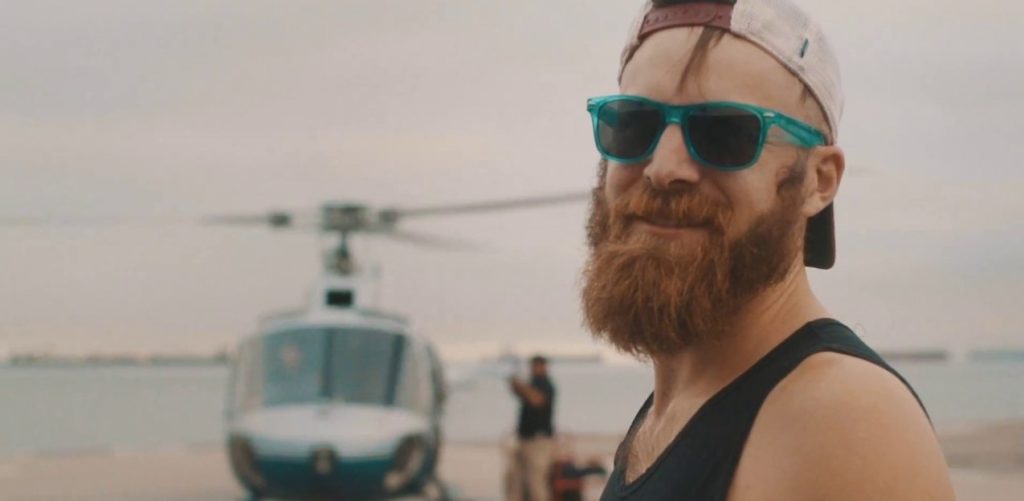 J.Crestani: O 28χρονος που απολύθηκε και τώρα βγάζει 500.000 δολάρια το μήνα ταξιδεύοντας (φωτό)