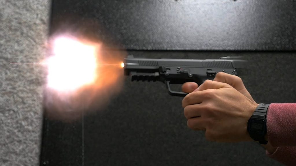 Ενέδρα θανάτου στην Βούλα: Άγνωστοι σε μοτοσυκλέτα «γάζωσαν» οδηγό τζιπ