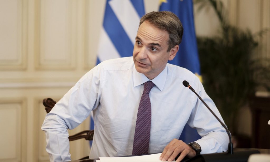 Οι Ένοπλες Δυνάμεις επί ποδός πολέμου και ο Κ.Μητσοτάκης με στρατιωτικό ελικόπτερο στην Αντίπαρο για τον Τομ Χανκς!