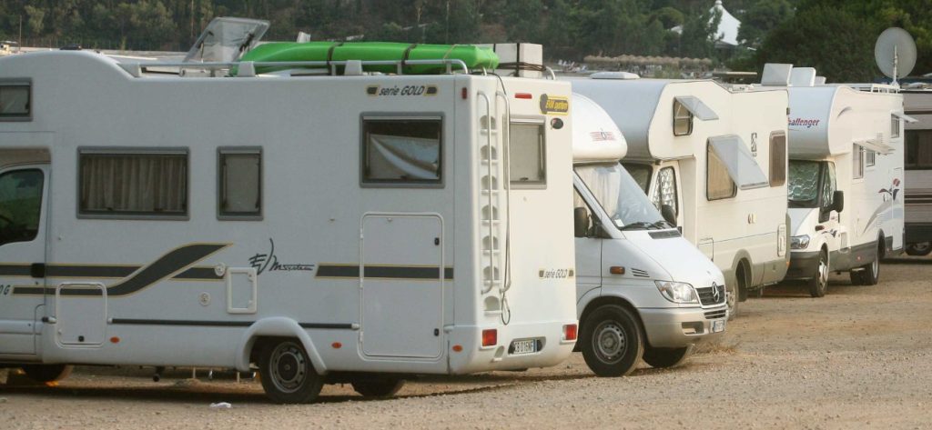 Γυρίζει ο χρόνος στο παρελθόν – Επιστρέφει η μόδα των τροχόσπιτων λόγω κορωνοϊού