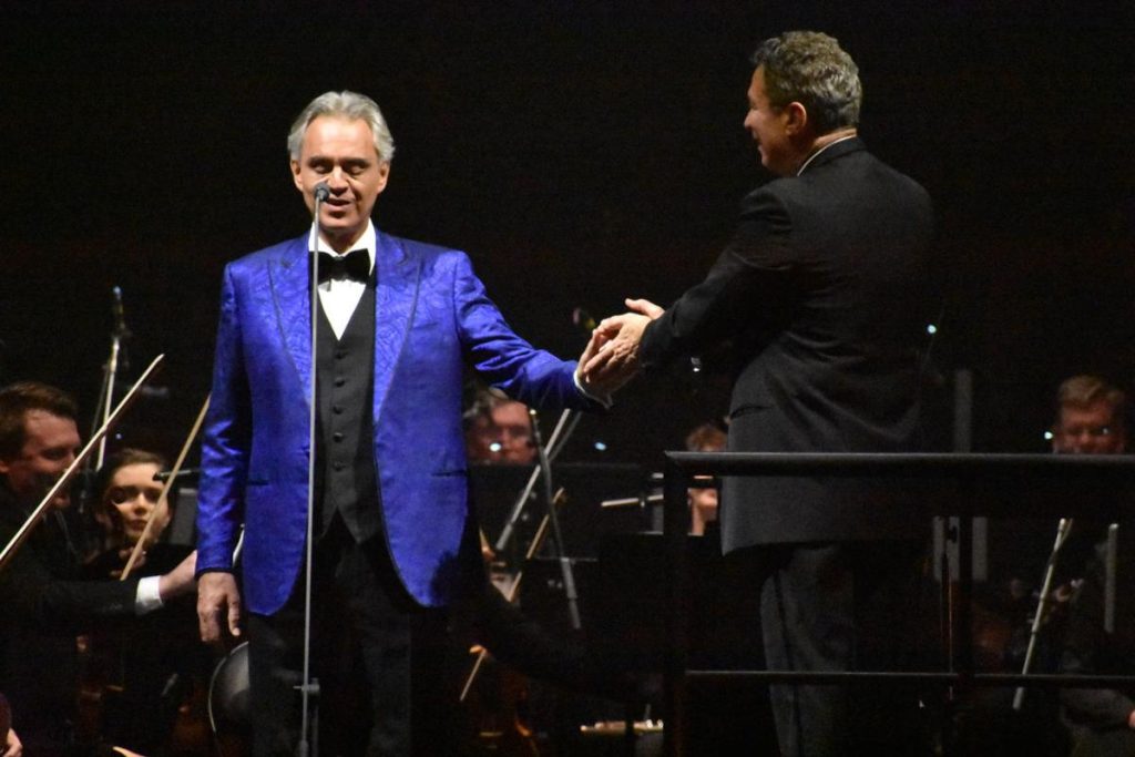 Ξέσπασμα Μποτσέλι για κορωνοιό: «Αδιανόητο τα παιδιά να πηγαίνουν σχολείο καλυμμένα από ένα κομμάτι πλεξιγκλάς»