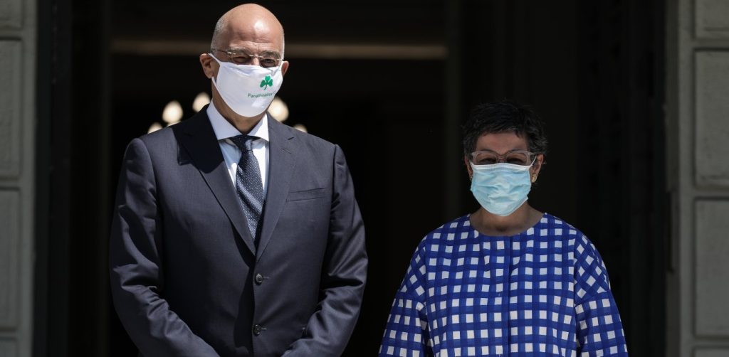 Γιατί ο Ν.Δένδιας φόρεσε μάσκα του Παναθηναϊκού; – Όλο το παρασκήνιο