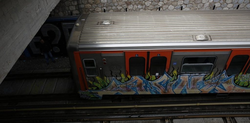 Σταθμός Θησείο: Διακοπή δρομολογίων στον ηλεκτρικό – Άνδρας έπεσε στις ράγες