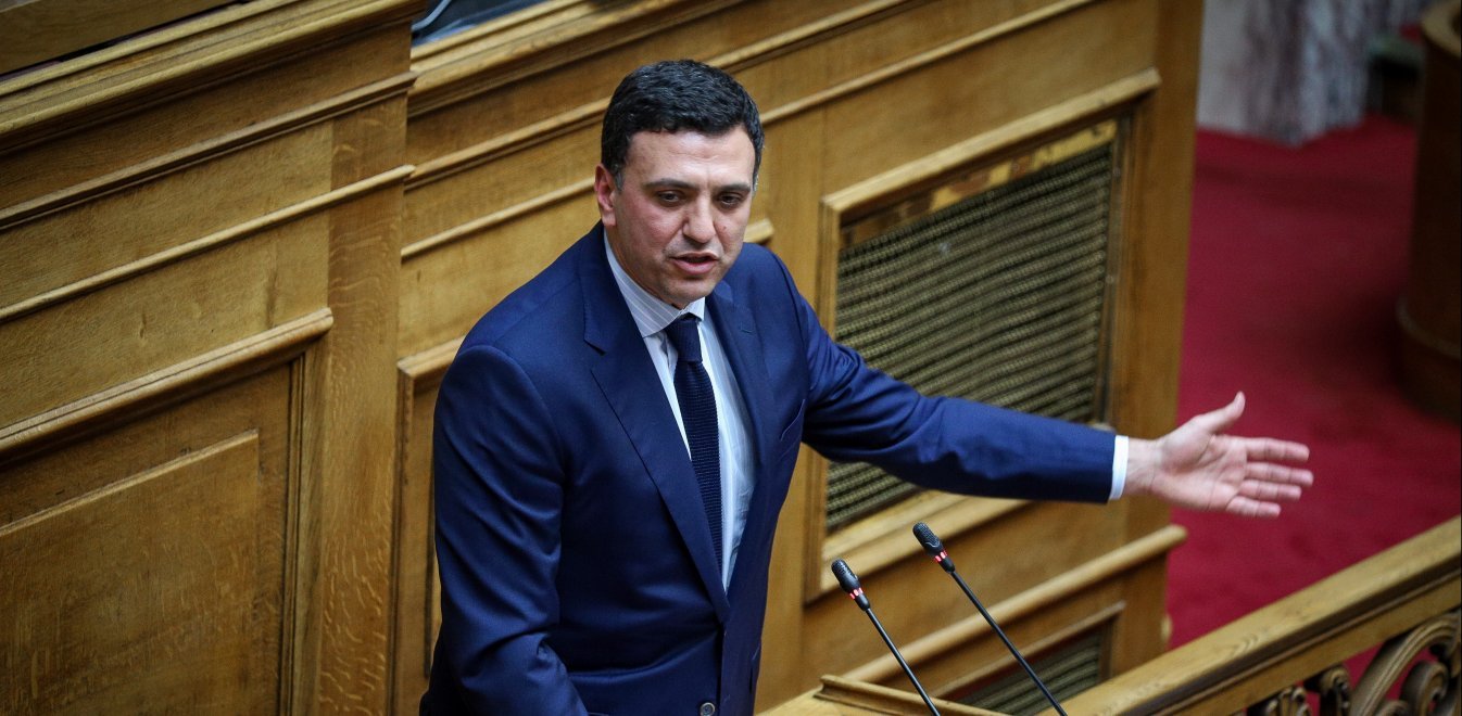 Αναλυτικές οδηγίες από τον Β.Κικίλια για το πως να βάζουμε και να βγάζουμε με ασφάλεια τη μάσκα (βίντεο)