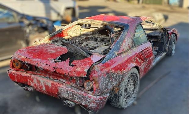 Ολλανδία: Ferrari βρέθηκε στον πυθμένα ποταμού – Είχε κλαπεί πριν από 26 χρόνια (φώτο)