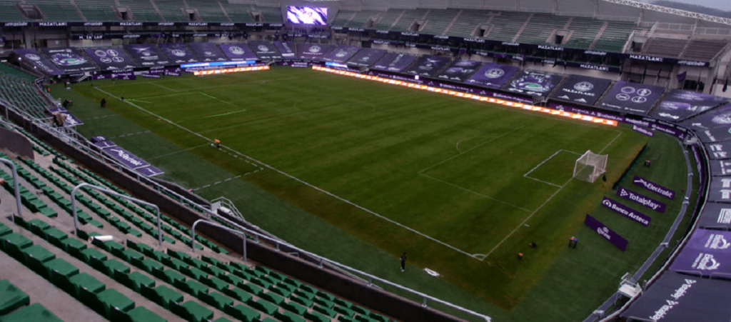 Μεξικό: Έπαιξαν μαζί με κατσαρίδες στο νεότευκτο γήπεδο της Μαζατλάν (βίντεο)