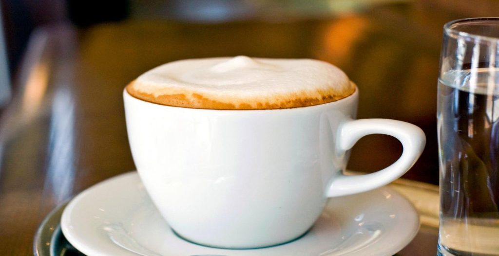 Ο λόγος που δεν κάνει να πίνουμε καπουτσίνο μετά τις 11 το πρωί – Το γάλα ο ένοχος