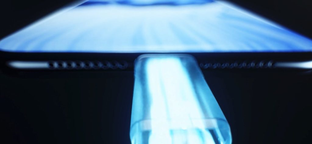 Παρουσιάστηκε φορτιστής που υπόσχεται πλήρη φόρτιση σε 15 λεπτά (φώτο & βίντεο)