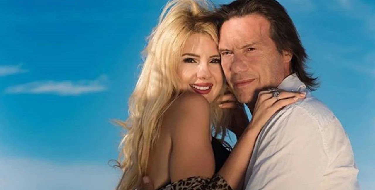 Μύκονος: Τα παθιασμένα φιλιά του Σ.Τζώρτζογλου και της Σ.Μαριόλα (φώτο)