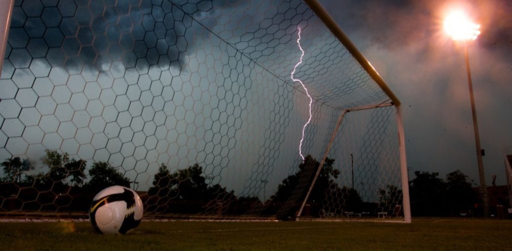 Μεξικό: Νεκρές δύο αθλήτριες – Τις χτύπησε κεραυνός σε αγώνα ποδοσφαίρου (βίντεο)