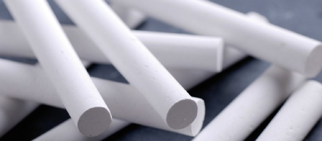 Αυτό είναι το «κόλπο» με την κιμωλία για τους επίμονους λεκέδες λαδιού