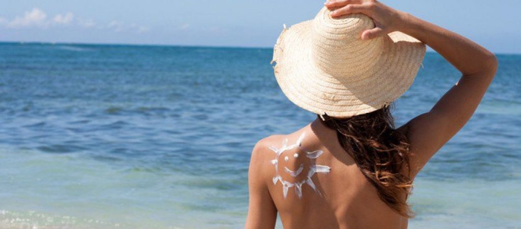 Προσοχή: Αυτές είναι οι τροφές που δεν πρέπει να τρώτε πριν πάτε στην παραλία