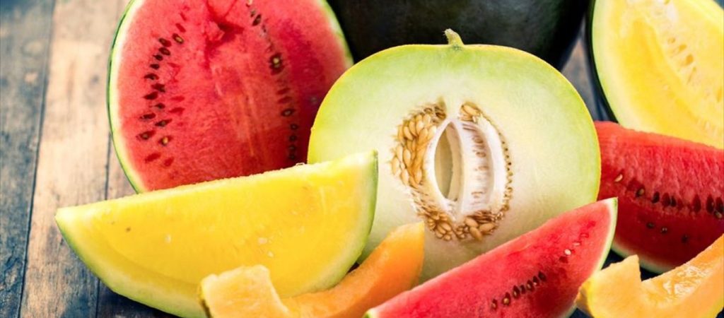 Καύσωνας: Tι τροφές να επιλέξετε για να αντέξετε τη ζέστη