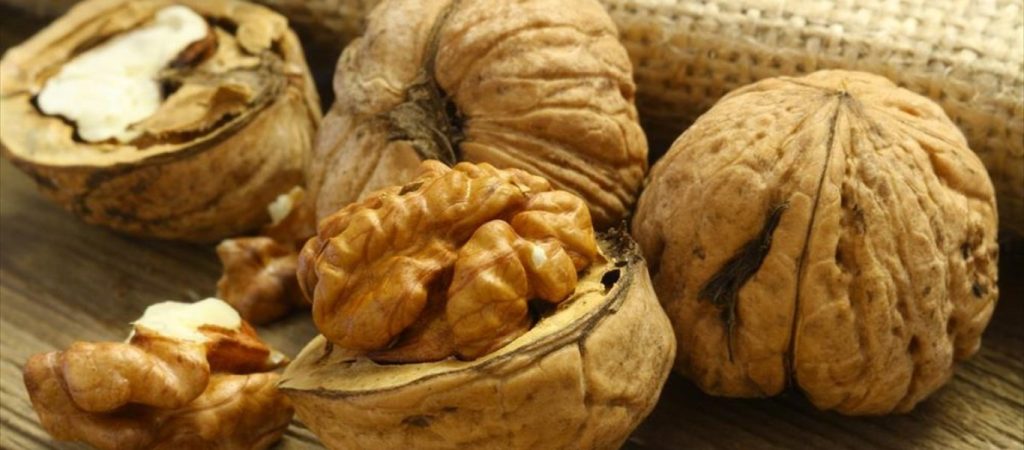 Φάτε 5 καρύδια και περιμένετε για 4 ώρες – Το αποτέλεσμα θα σας αφήσει «άφωνους»