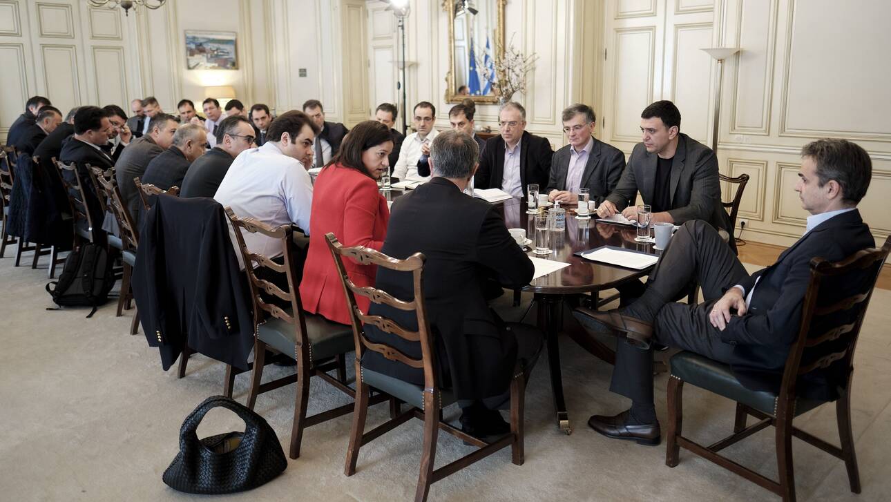 Οι «ειδικοί» αναλαμβάνουν την υγειονομική τύχη της χώρας – Κ.Μητσοτάκης: «Κάντε ότι θέλετε»