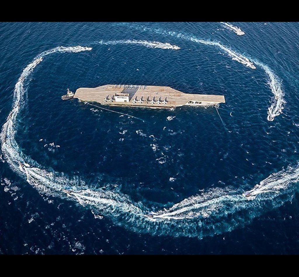 Το Ιράν βομβάρδισε ανηλεώς αμερικανικό αεροπλανοφόρο… ομοίωμα