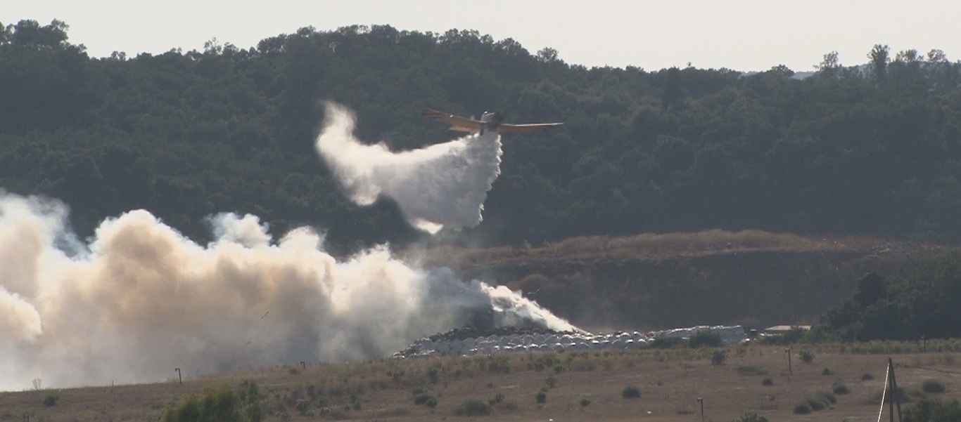 Κέρκυρα: Τέθηκε υπό έλεγχο η φωτιά στο ΧΥΤΑ Τεμπλονίου (φώτο)