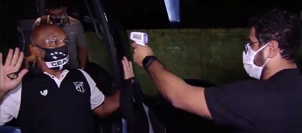 Βραζιλία: Του έκαναν θερμομέτρηση κι εκείνος νόμιζε πως τον σημάδευαν με όπλο (βίντεο)