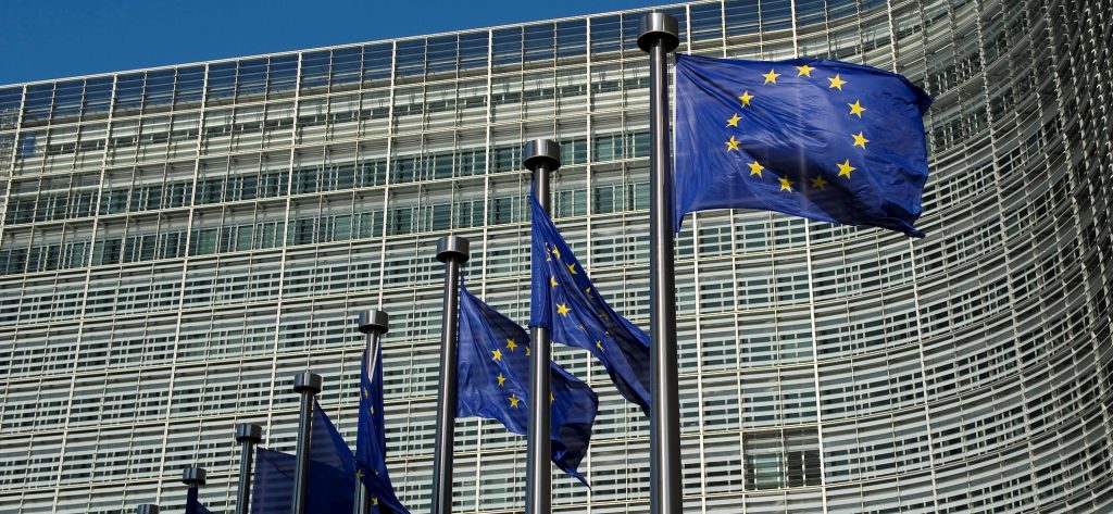 Κομισιόν: Έδωσε το «πράσινο φως» στην εκπαίδευση εξ αποστάσεως