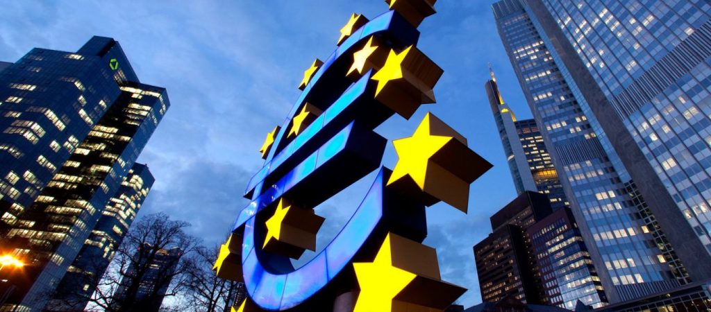 Η Ευρωζώνη σημείωσε τη μεγαλύτερη ιστορικά συρρίκνωσή της οικονομίας της