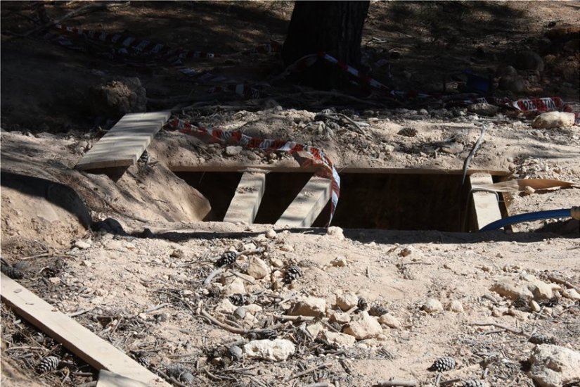 Τραγωδία στη Βαρυμπόμπη: Οι τρεις άνδρες αναζητούσαν θησαυρό σε αρχαία σήραγγα (φώτο)