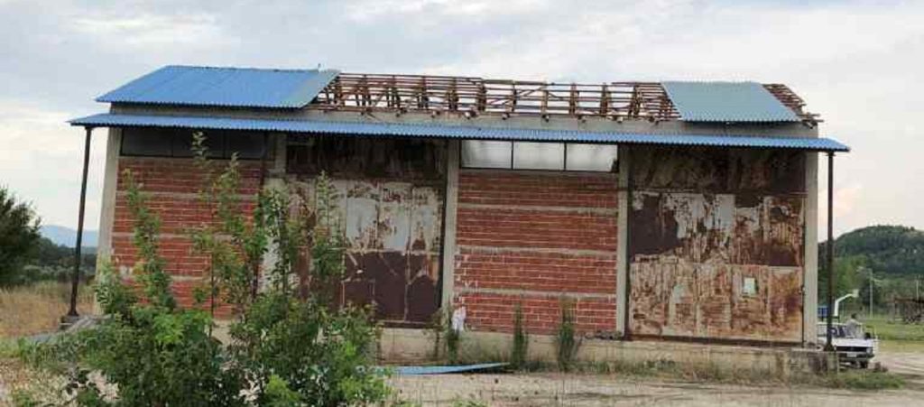 Τρίκαλα: Ζημιές από την κακοκαιρία στο Ρίζωμα – Ξηλώθηκαν στέγες (φώτο)