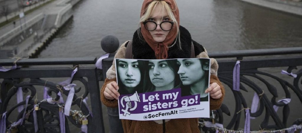 Διχάζουν οι τρεις αδερφές που σκότωσαν τον βασανιστή πατέρα τους στη Μόσχα