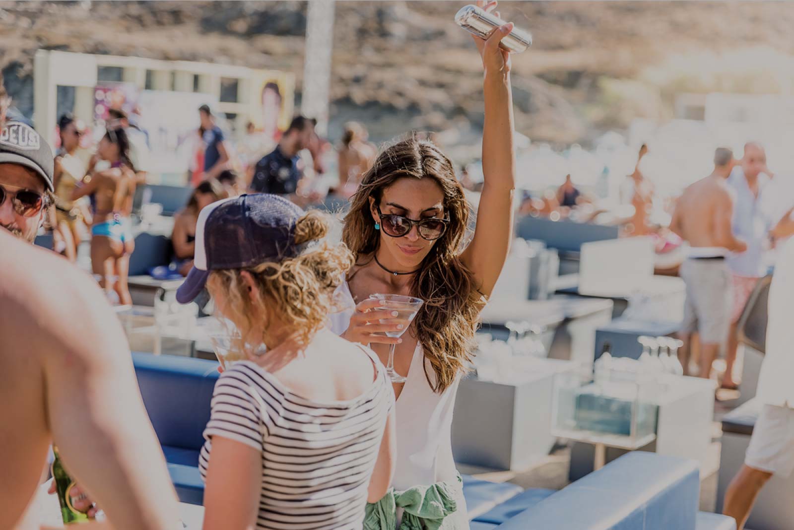 Η «τρέλα» των ελέγχων στα νησιά διώχνει τους τουρίστες και κλείνει τα μαγαζιά – Που το πάει η κυβέρνηση;