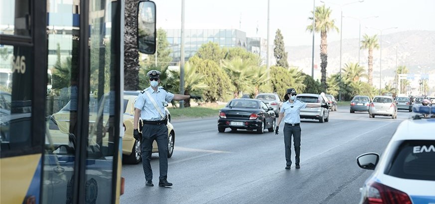 ΜΜΜ: Μπλόκα και έλεγχοι για τη χρήση της μάσκας (βίντεο)