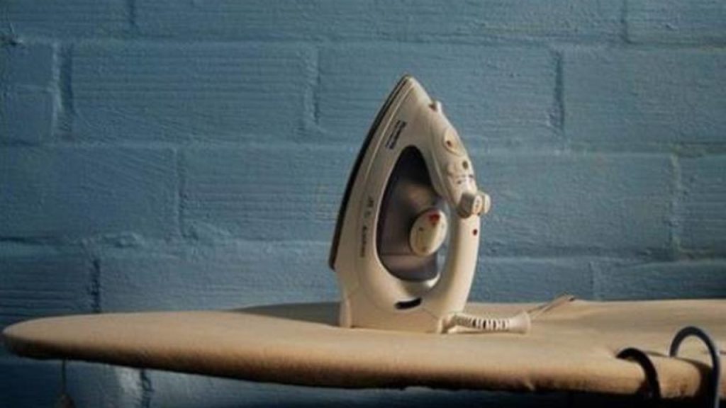 Το εύκολο και γρήγορο τρικ για να κάνετε το σίδερό σας σαν καινούργιο