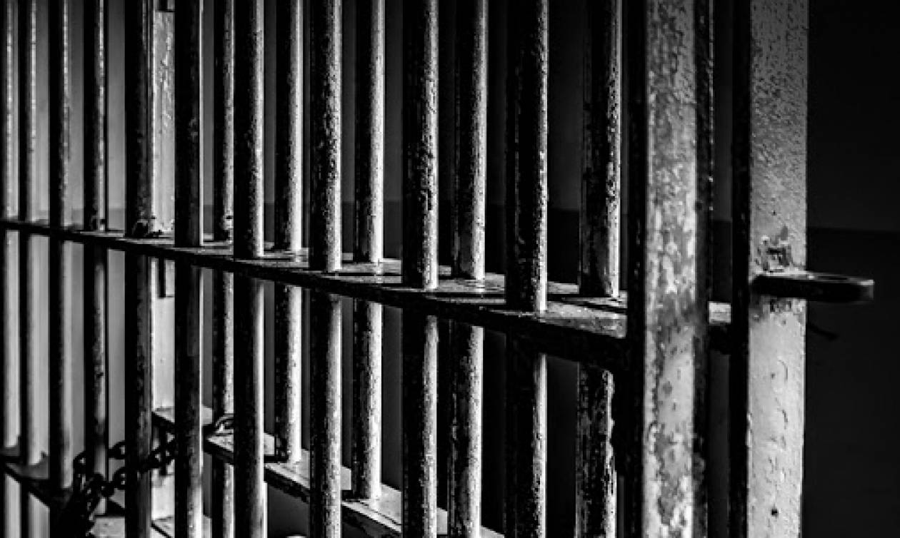 Το «έπαιξε» νεκρός για να μη μπει φυλακή αλλά προδόθηκε από ένα… τυπογραφικό λάθος